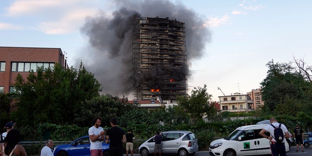 Los residentes fueron evacuados de inmediato.  (Foto AP / Luca Bruno)