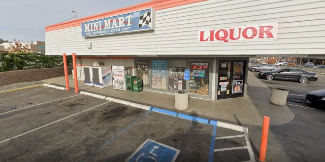 The Valley Springs convenience store where Tiffani Hill's winning lottery ticket was purchased (Google Maps)