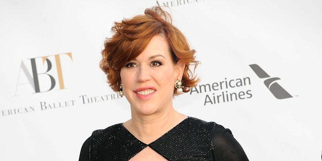 Molly Ringwald wrote a touching tribute to her late father, Robert.