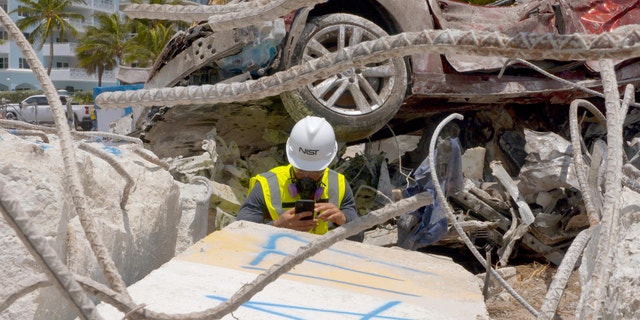 On July 1, 2021, Foto NIST employees are examining concrete pieces that were removed from the heap of rubble at the site of the partial collapse of the Champlain Towers South building.  (Credit: NIST)