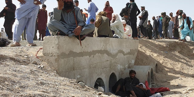 Stranded people await the reopening of the border crossing point, which was closed by authorities, in Chaman on August 7, 2021, after the Taliban took control of the Afghan border town in a swift offensive across the country.  (Photo by Asghar ACHAKZAI / AFP) (Photo by ASGHAR ACHAKZAI / AFP via Getty Images)