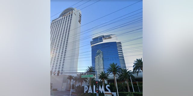 Two women were found dead in the Palms Casino Resort in Las Vegas by hotel employees Monday, polisie gesê. Investigators believe the deaths were part of a murder-suicide.
