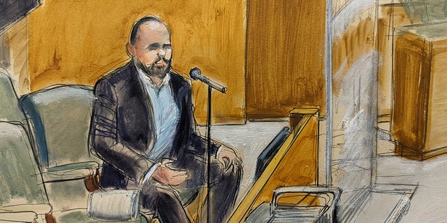 In this courtroom artist's sketch, former R. Kelly employee Tom Arnold testifies at the R&B star's trial in New York, Thursday, Aug. 19, 2021. The 54-year-old Kelly has repeatedly denied accusations that he preyed on several alleged victims during a 30-year career highlighted by his mega hit "I Believe I Can Fly." (AP Photo/Elizabeth Williams)
