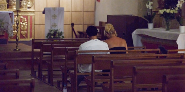 Sandra Lee and her new beau visited a church. 