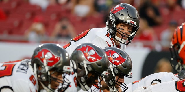 Tampa Bay Buccaneers quarterback Tom Brady waits for the snap against the Cincinnati Bengals during the first quarter at Raymond James Stadium Aug, 14, 2021. (Kim Klement-USA TODAY Sports)