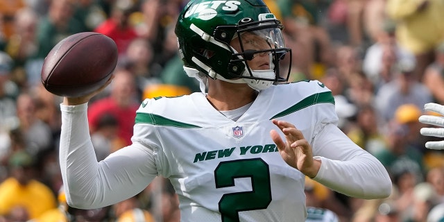 New York Jets' Zach Wilson throws during the first half of a preseason NFL football game against the Green Bay Packers Saturday, Aug. 21, 2021, in Green Bay, Wis. (AP Photo/Morry Gash)