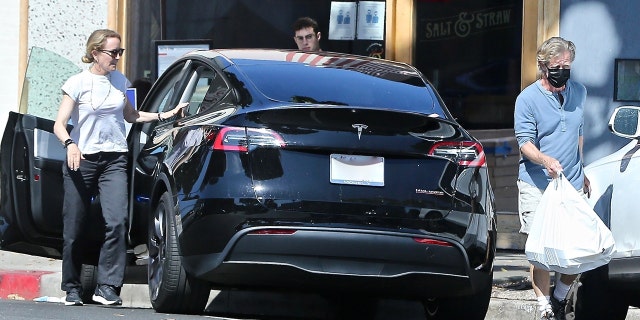Felicity Huffman and William H. Macy pick up food near their home in Los Angeles.