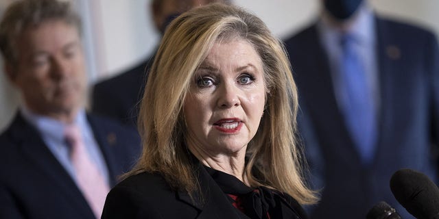 Senator Marsha Blackburn, a Republican from Tennessee, speaks during a news conference at the U.S. Capitol in Washington, D.C., 我ら. 木曜日に, 行進 4, 2021.