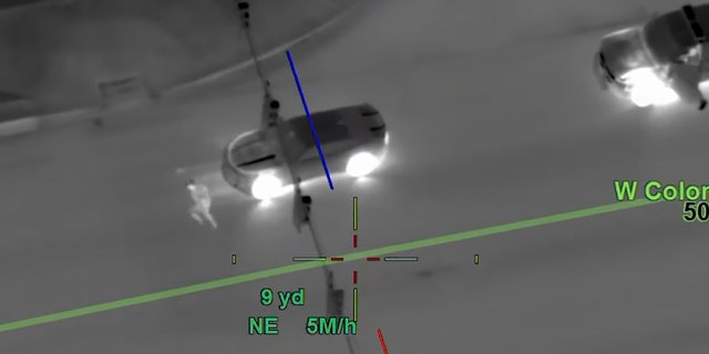 Moore fled after OnStar was able to disable the vehicle, 警察は言った.