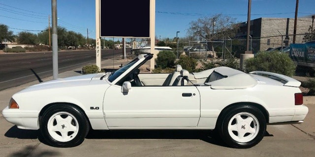 Ford bouwde in 1993 slechts 1.500 witte driewielige Mustangs.