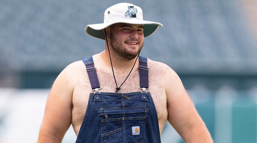 Eagles rookie Landon Dickerson stuns with pregame outfit
