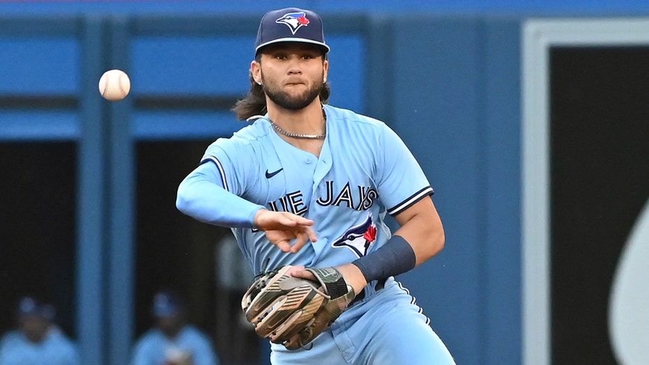 Jays Score Winning Run On Wild Pitch Beat White Sox 2 1 Fox News Jays Score Winning Run On Wild Pitch Beat White Sox 2 1 Fox News
