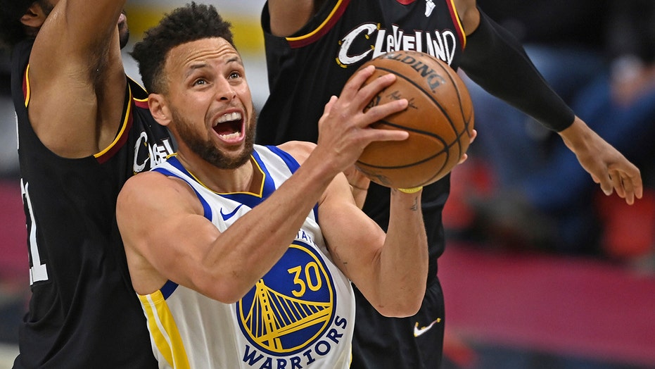 Curry lands second $200M contract of career with Warriors