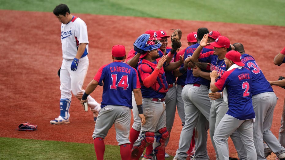 Dominicans top South Korea 10-6, win baseball bronze