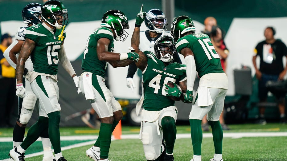Hail Morgan! Jets rally to tie Eagles 31-31 as time expires