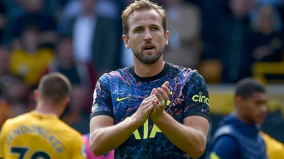 Harry Kane decides to stay at Tottenham amid Manchester City transfer rumors