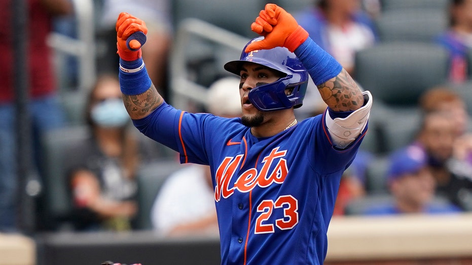 Mets’ Javy Baez lashes out at fans, explains thumbs down signs: ‘They gotta be better’