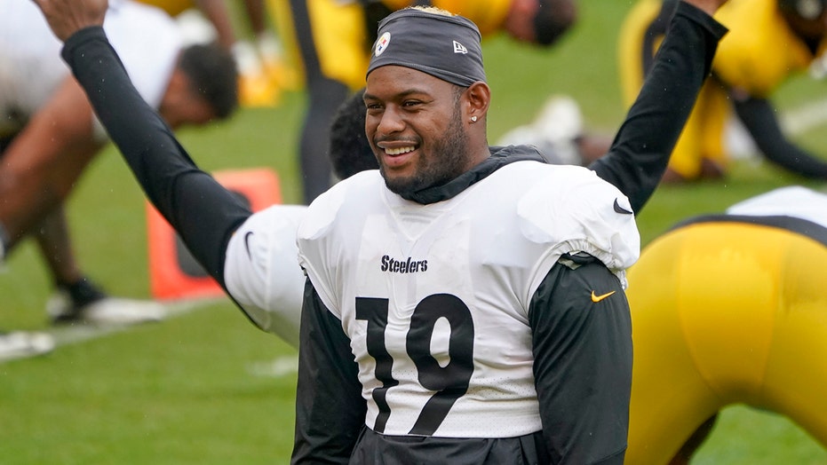 Steelers’ JuJu Smith-Schuster appears to take part in dangerous milk crate challenge