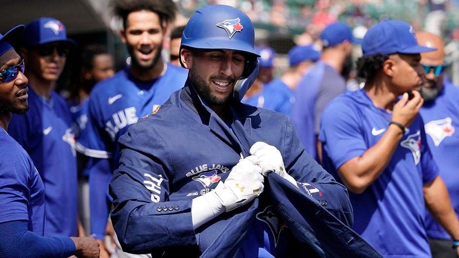 2 Jays homers enough for Berríos in 2-1 win over Tigers