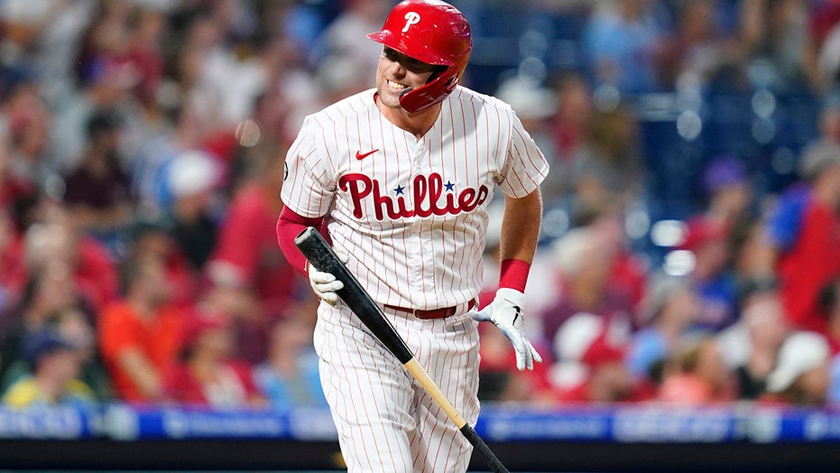 Phillies’ Hoskins out for season with abdominal tear