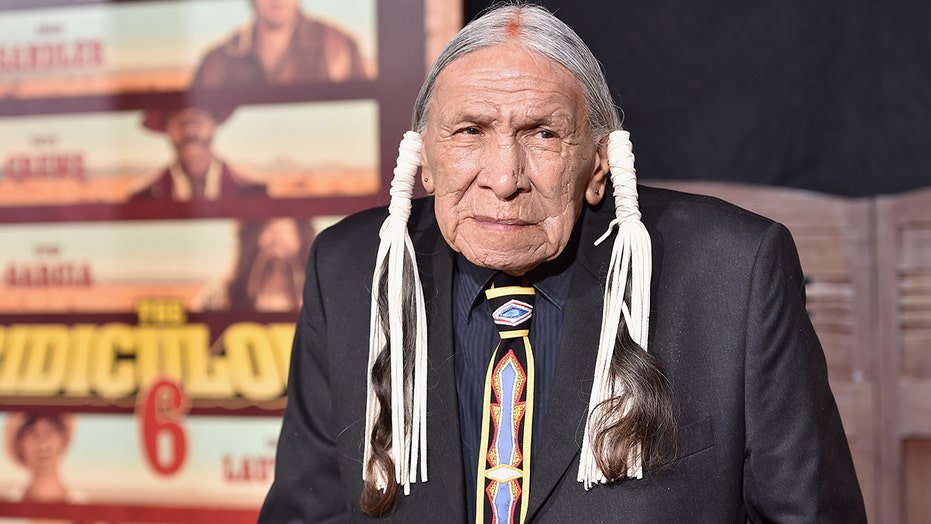 Saginaw Grant, the prolific Native American actor known for ‘Breaking Bad,’ ‘The Lone Ranger,’ dead at 85