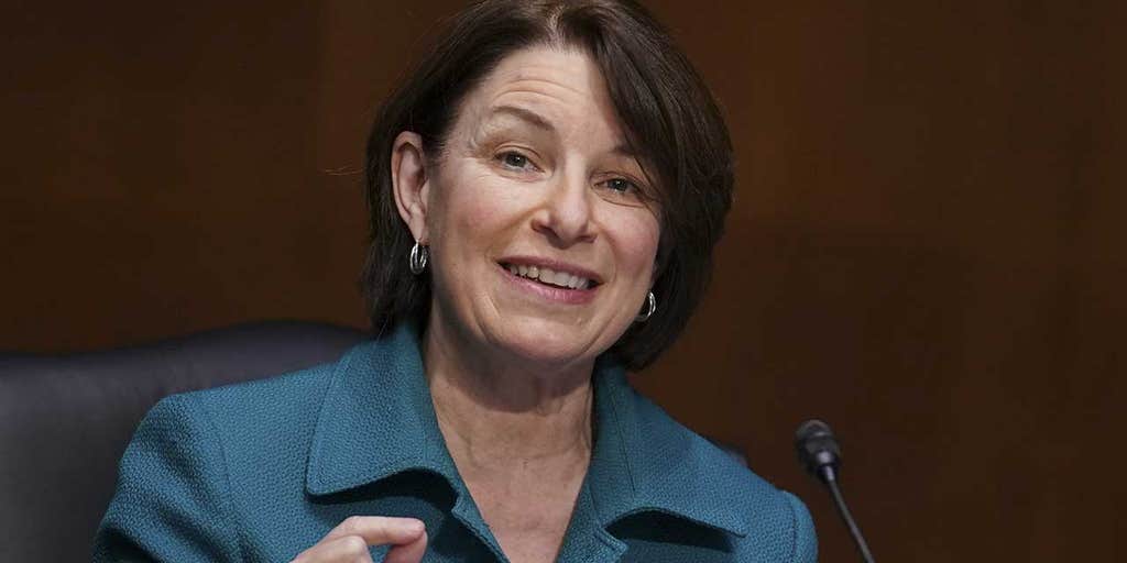 Ex-NBA player to face Amy Klobuchar for Minnesota Senate seat