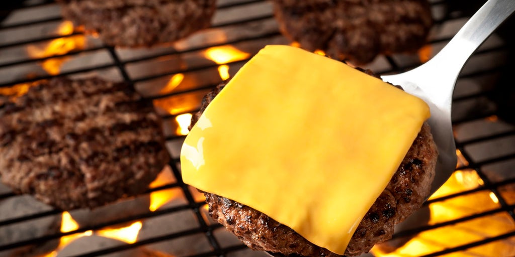 Cheeseburgers: 5 facts about this delicious American favorite - Vimarsana News