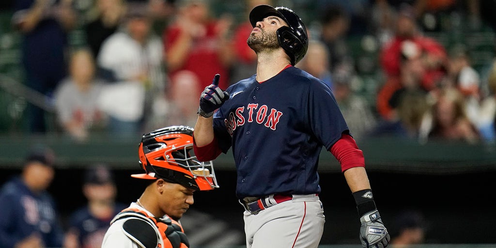 Boston Red Sox notebook: J.D. Martinez makes sliding catch, Hunter Renfroe  hits fourth homer this month, slugging .615 in May 