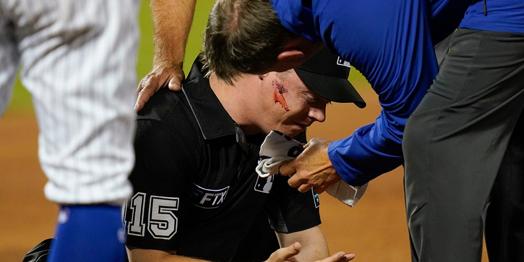 Cardinals shortstop beans umpire with errant throw