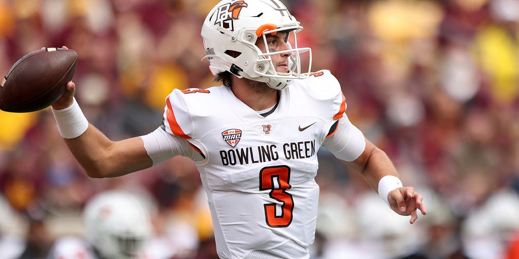 Bowling Green picks up 1st win over FBS opponent since 2019
in Minnesota upset