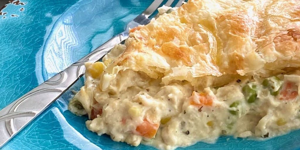 https://a57.foxnews.com/static.foxnews.com/foxnews.com/content/uploads/2021/09/1024/512/Skillet-Chicken-Pot-Pie-5-THUMBNAIL.jpg?ve=1&tl=1