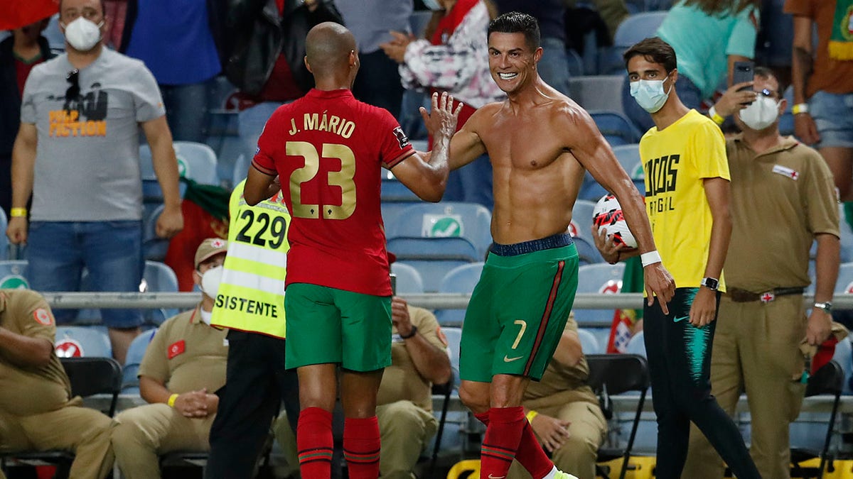 World Cup Daily: Portugal, Brazil look like contenders in tournament debuts