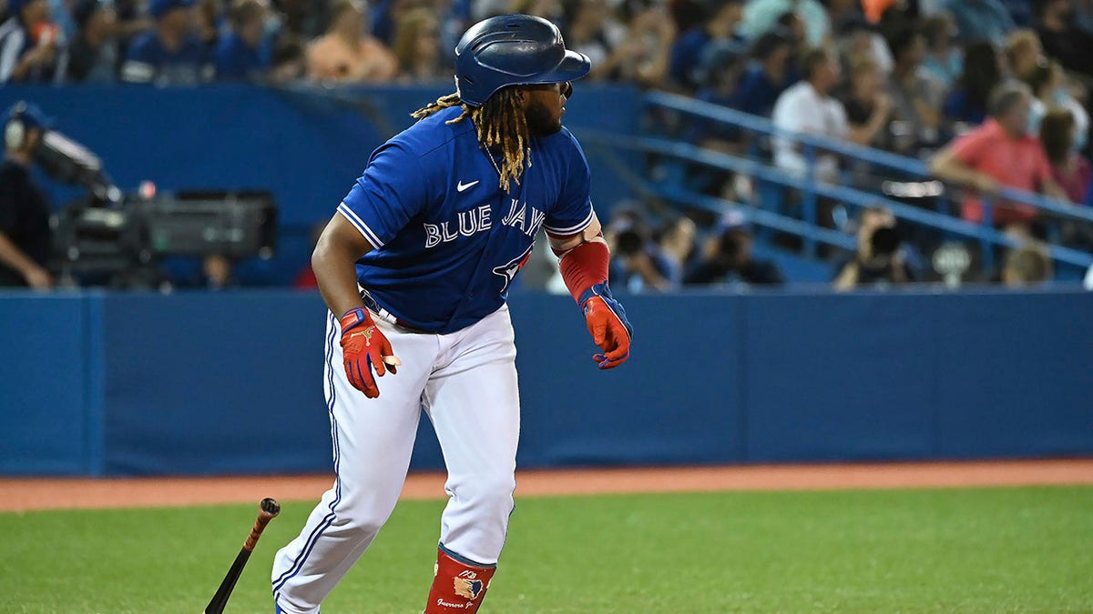 Vlad Jr watches homer