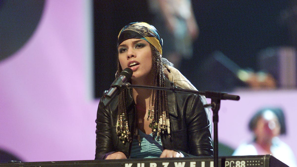 Alicia Keys rehearses for the 2001 MTV Video Music Awards at the Metropolitan Opera House in New York City, 9/4/2001.