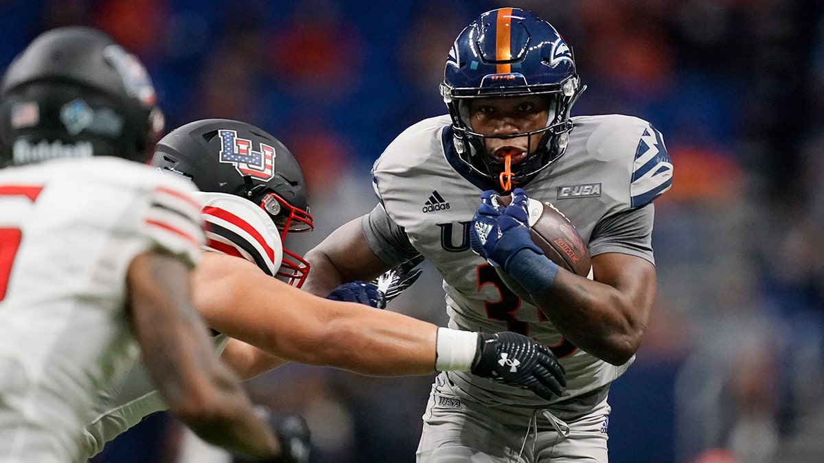 UTSA running back B.J. Daniels (33) carries against Lamar during the second half of an NCAA college football game Saturday, Sept. 11, 2021, in San Antonio. (AP Photo/Eric Gay)