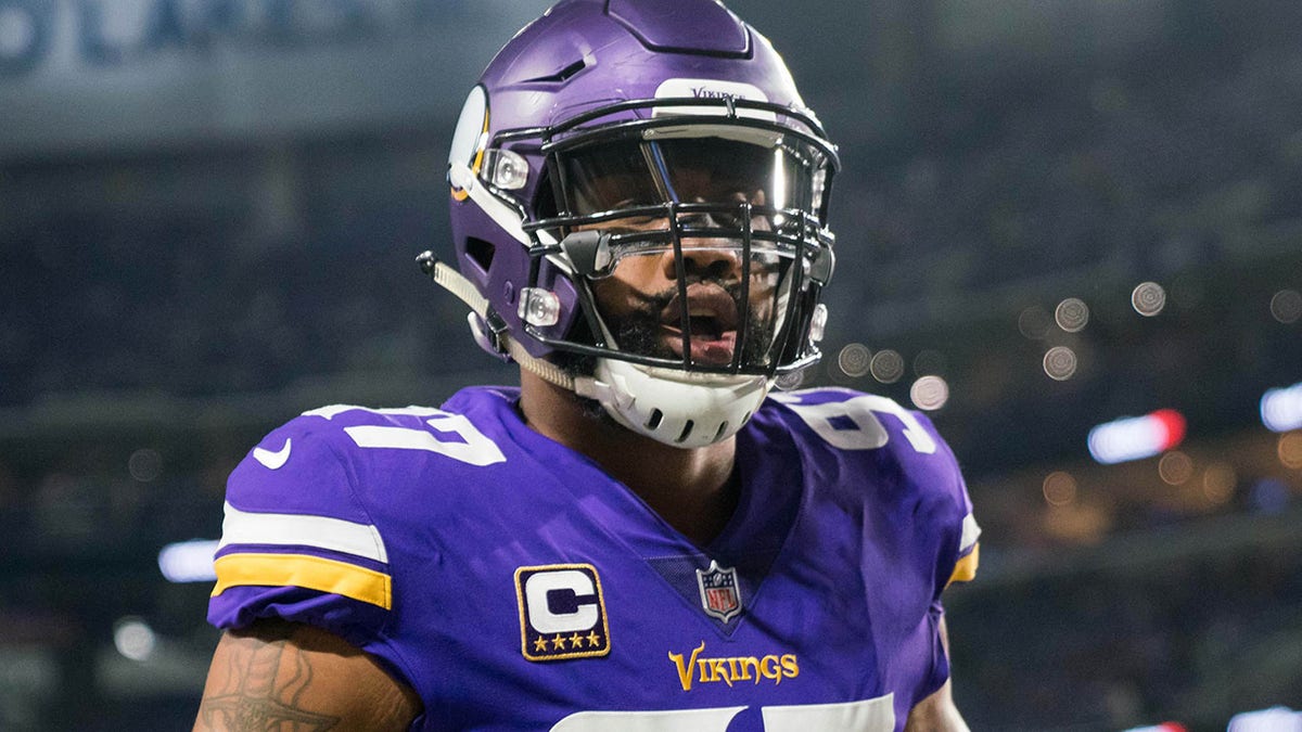 Vikings' Everson Griffen out with concussion after swerving car to