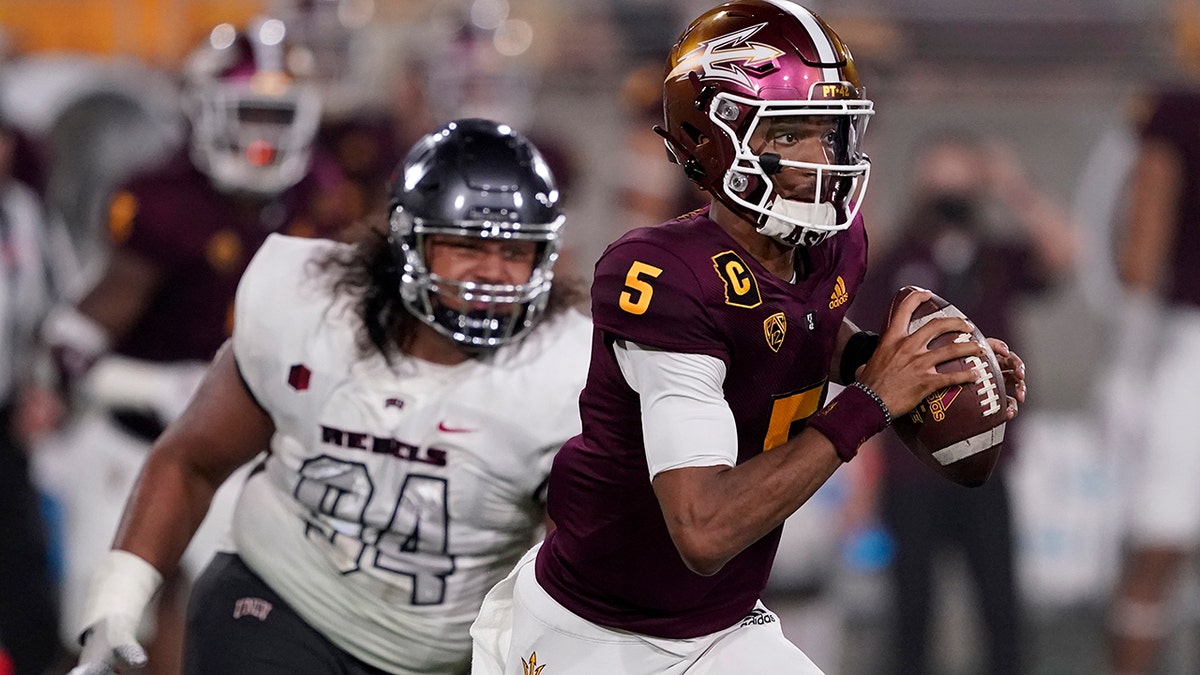 Arizona State quarterback Jayden Daniels