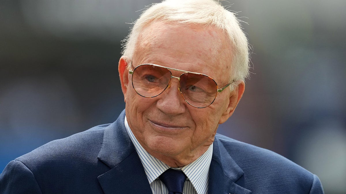 Jerry Jones before a game against the Chargers