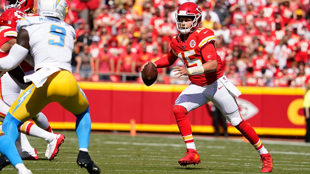 Patrick Mahomes 'livin' right' after several near-interceptions vs. Chargers