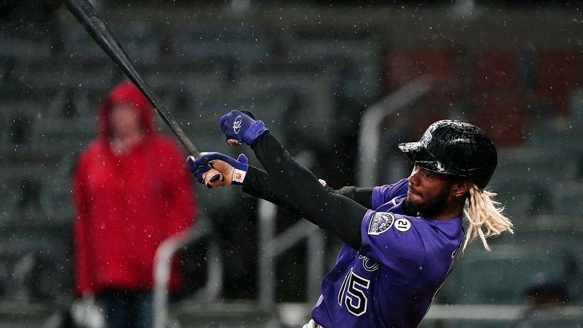 Tapia's tiebreaking single in 10th sends Rockies over Braves