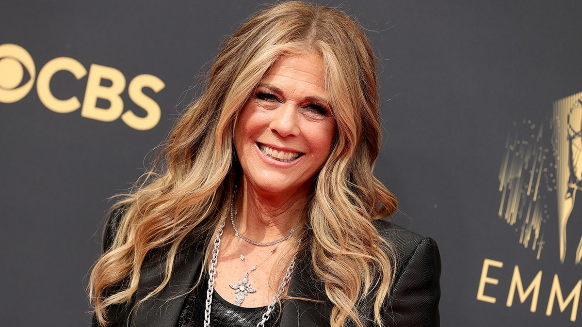 Viewers at home said Rita Wilson ‘broke the internet.’