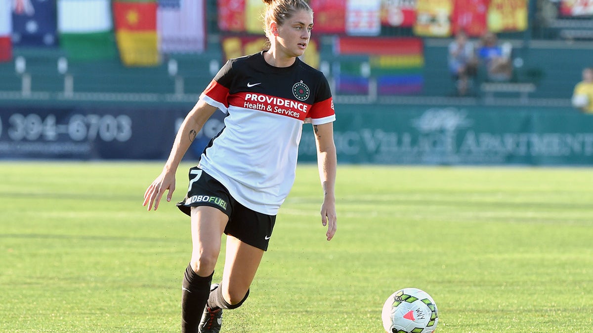 Sinead Farrelly of Portland Thorns FC controls the ball against the Western New York Flash during the first half at Sahlen's Stadium on July 29, 2015, in Rochester, New York. The Portland Thorns FC defeated the Western New York Flash 2-0.