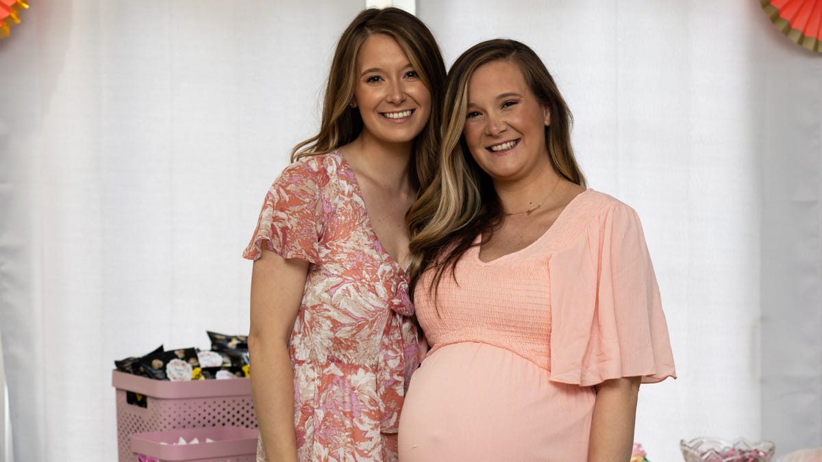 Fraternal twins Stefany Sweadner and Stacy Green are pictured.