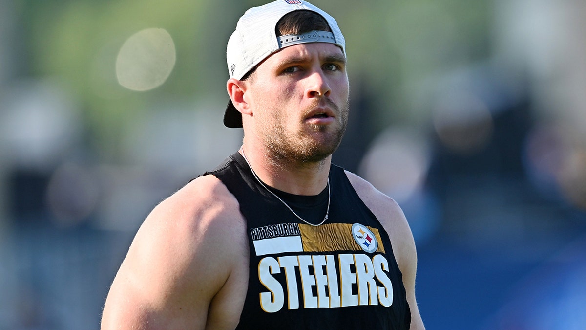 T.J. Watt signs contract extension with Steelers, J.J. Watt responds