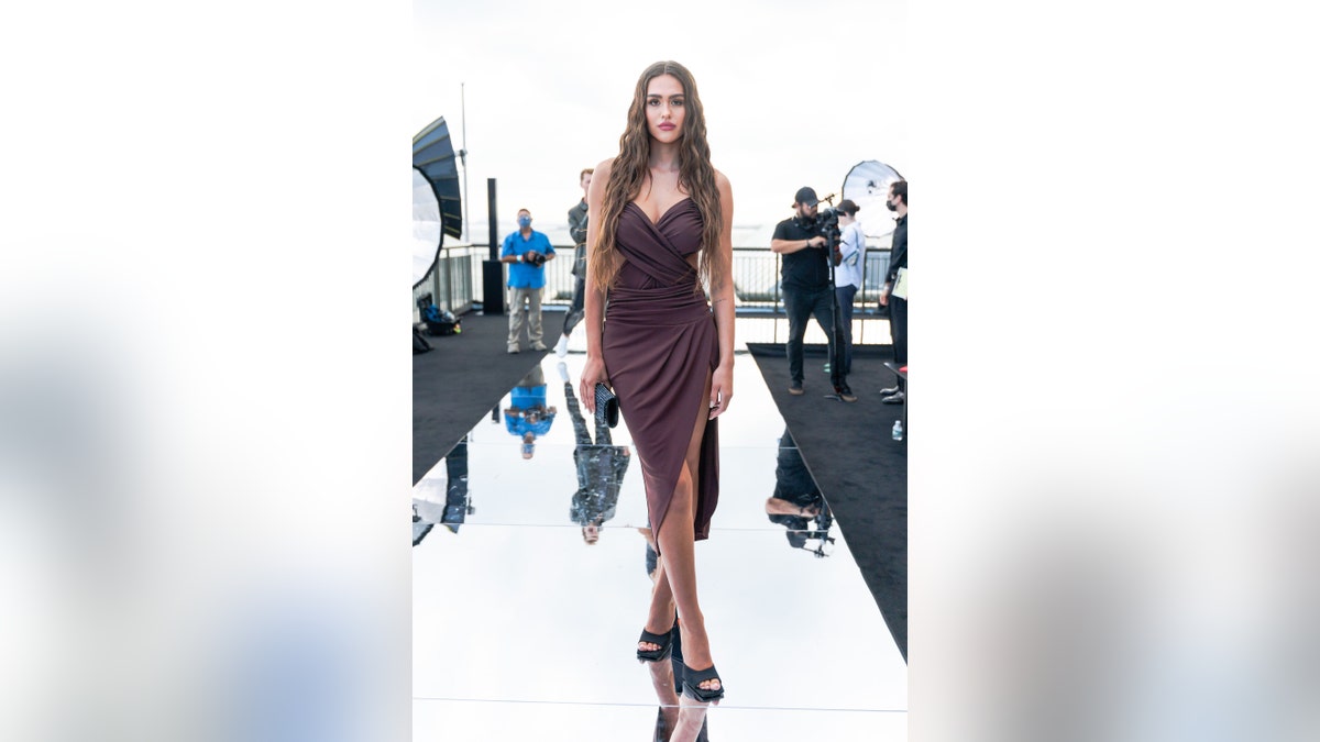 Amelia Hamlin attends the DUNDAS x REVOLVE NYFW Runway Show at Casa Cipriani at Casa Cipriani on September 08, 2021 in New York City.