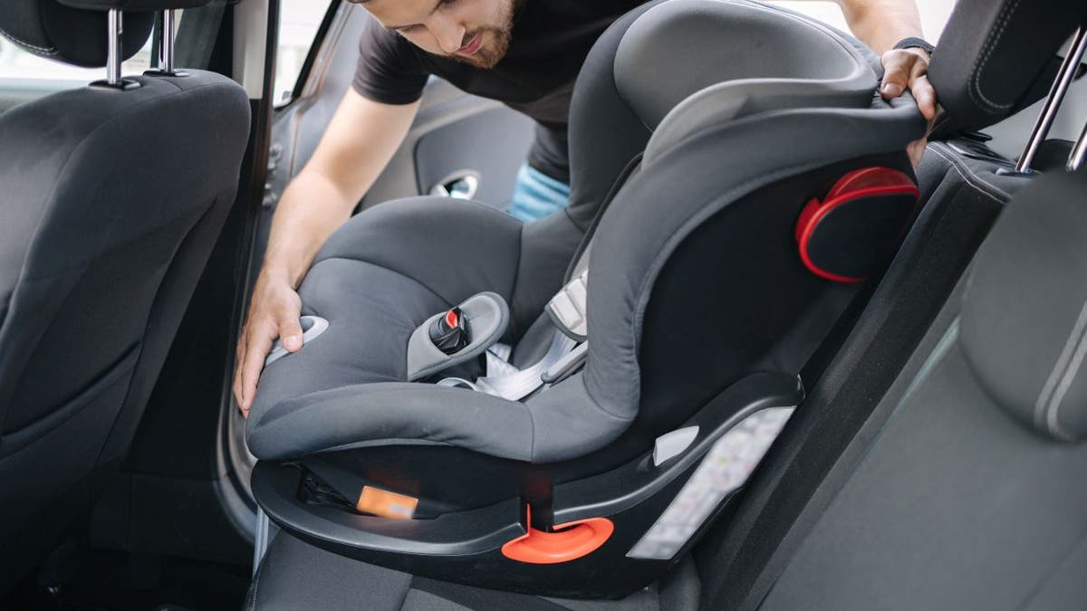 Booster car seat outlet installation