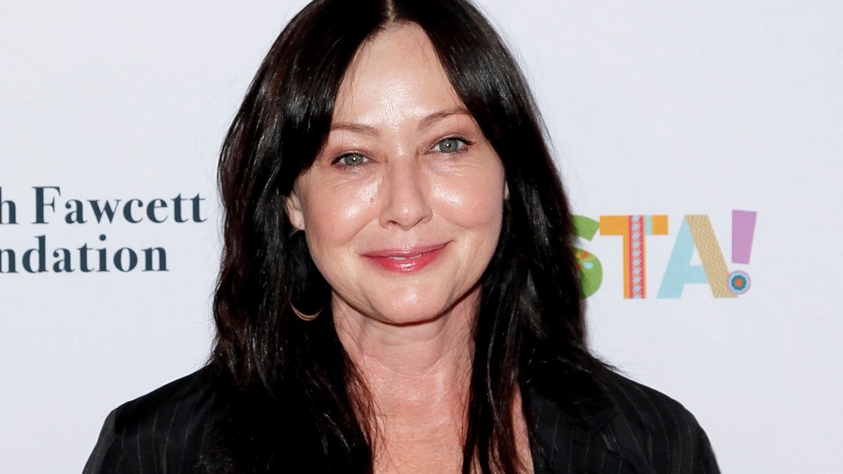 Shannen Doherty walks red carpet