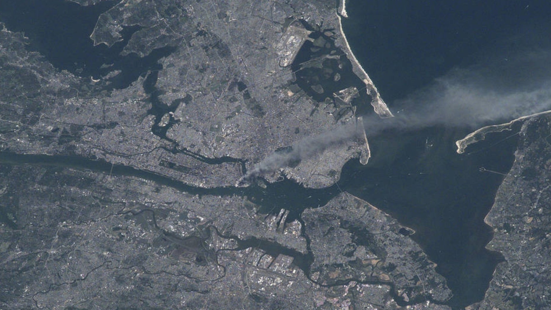 Вид на Нью Йорк 11 сентября из космоса
