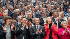 German kingmakers open talks toward forming new government