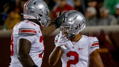 Ohio State fans break out in 'U-S-A' chants before Oregon game